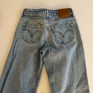 Levi's Low Rise Wide Leg Jeans